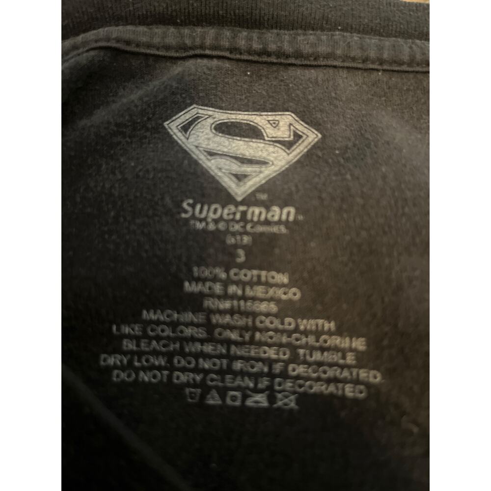 Superman graphic t-shirt! - Picture 3 of 4